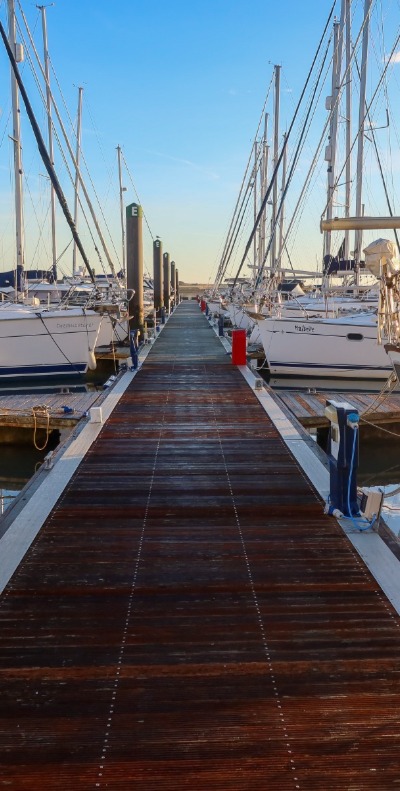 Fully serviced pontoons